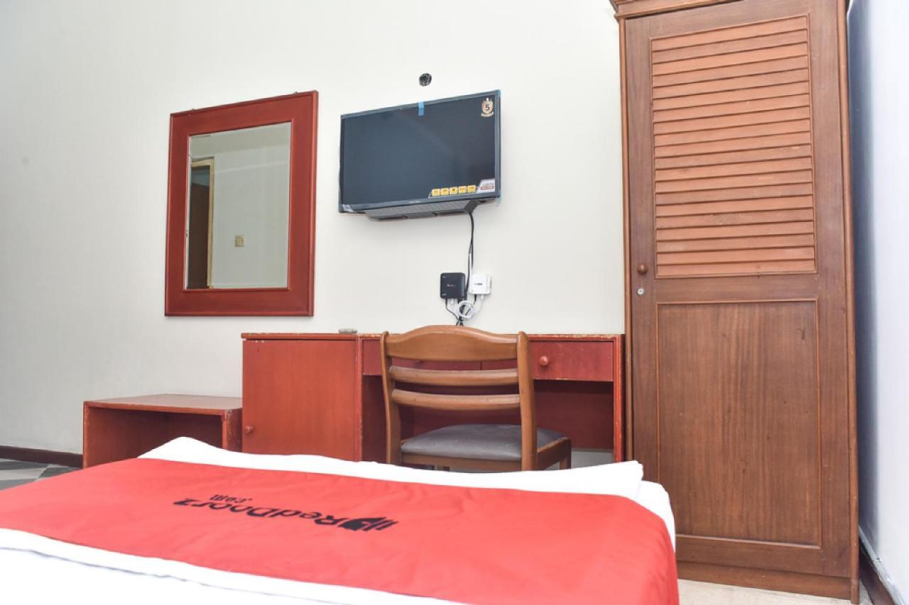 Hotel Reddoorz Near Kampung Warna Warni Malang Exteriér fotografie